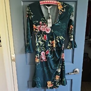 NWT BCBGeneration Dark Green Bodycon Wrap Dress 3/4 Sleeve Floral Flowers Xs